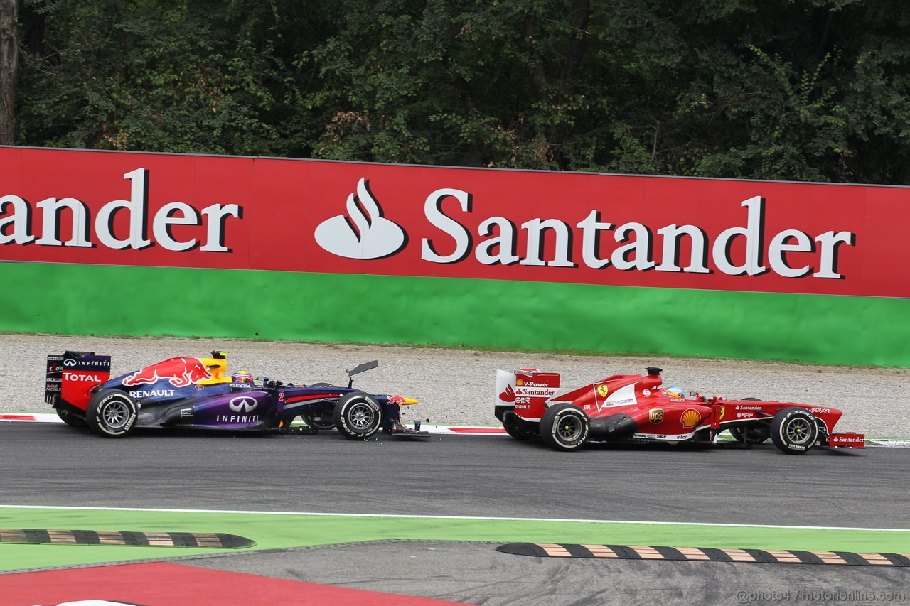 GP ITALIA, 08.09.2013- Gara, Fernando Alonso (ESP) Ferrari F138 overtake Mark Webber (AUS) Red Bull Racing RB9