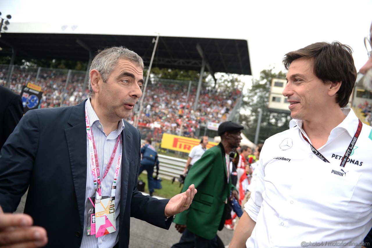 GP ITALIA, 08.09.2013- Actor Rowan Atkinson (Mr. Bean) with Toto Wolff (AUT) Sporting Director Mercedes-Benztw