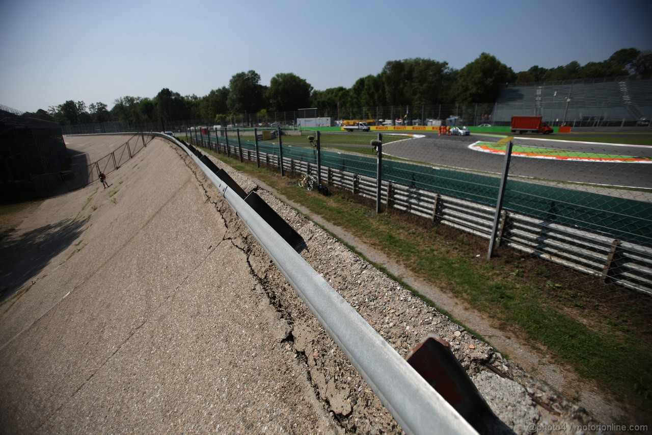GP ITALIA, The old Monza circuit banking