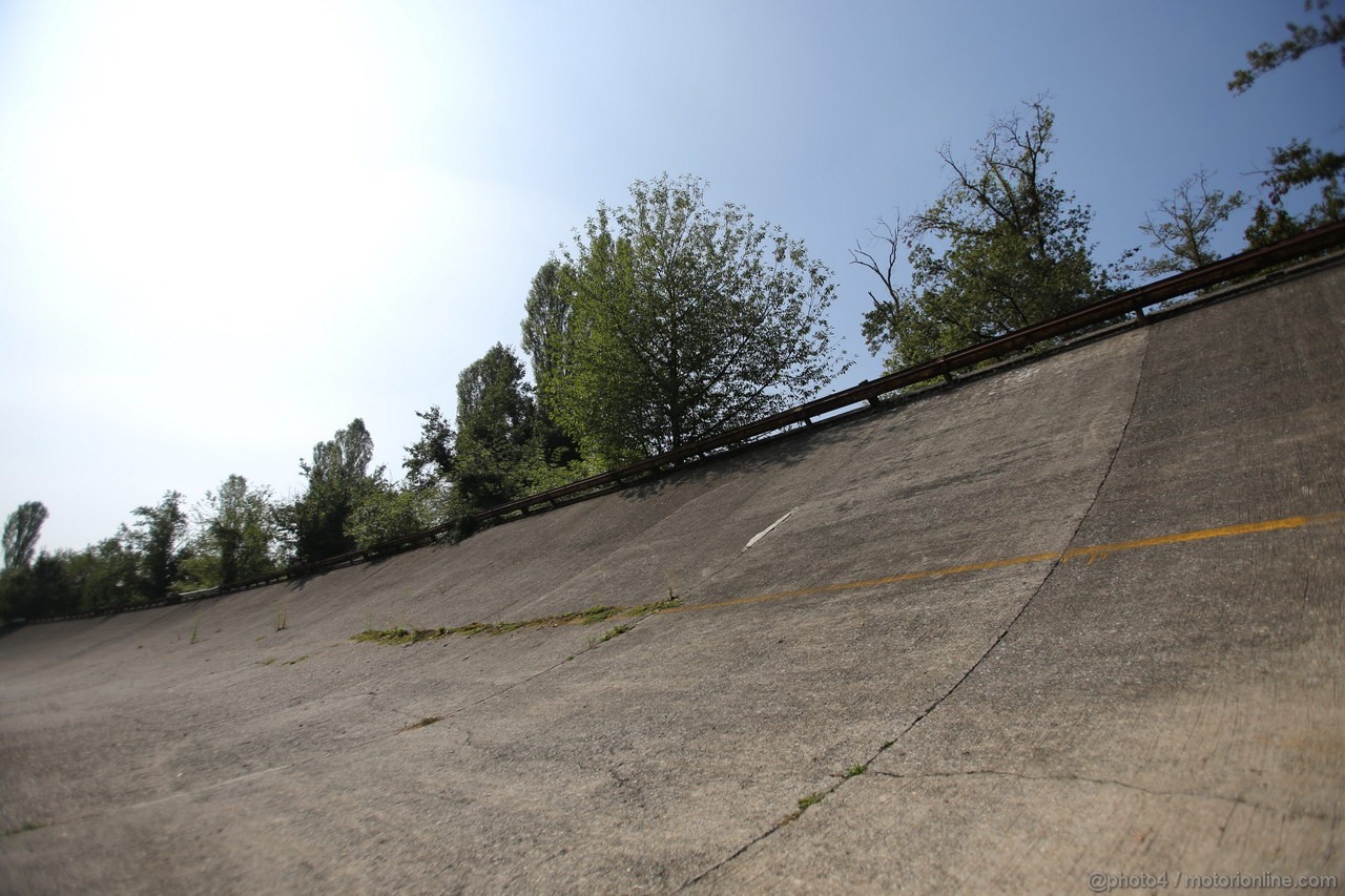 GP ITALIA, The old Monza circuit banking