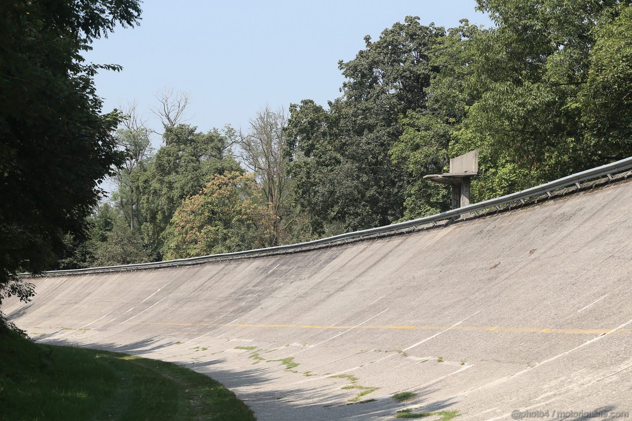 GP ITALIA, The old Monza circuit banking