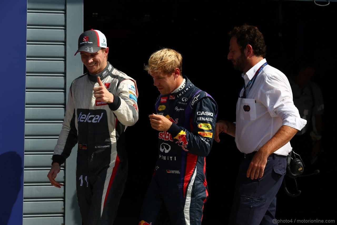 GP ITALIA, 07.09.2013- Qualifiche, Nico Hulkenberg (GER) Sauber F1 Team C32 with Sebastian Vettel (GER) Red Bull Racing RB9 e Matteo Bonciani (ITA) Fia media Delegate