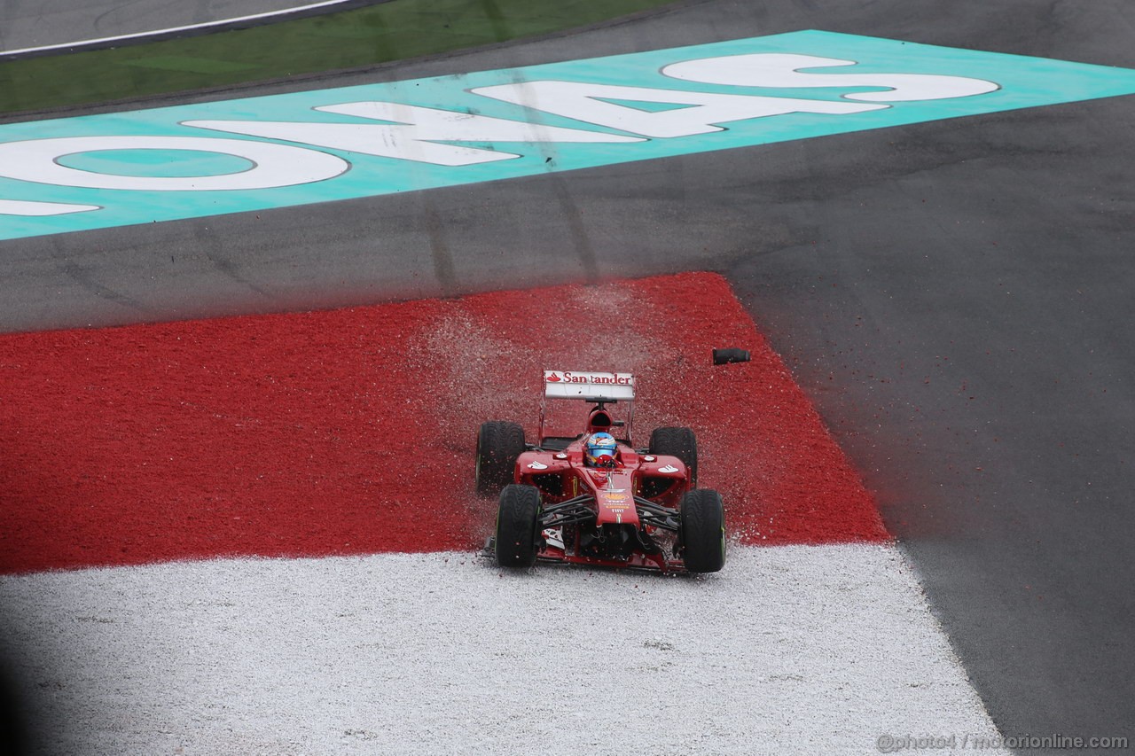 GP MALESIA, 24.03.2013- Gara, Fernando Alonso (ESP) Ferrari F138 without Frontal Wing