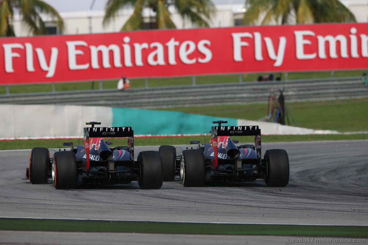 GP MALESIA, 24.03.2013- Gara, Sebastian Vettel (GER) Red Bull Racing RB9 overtaking Mark Webber (AUS) Red Bull Racing RB9 