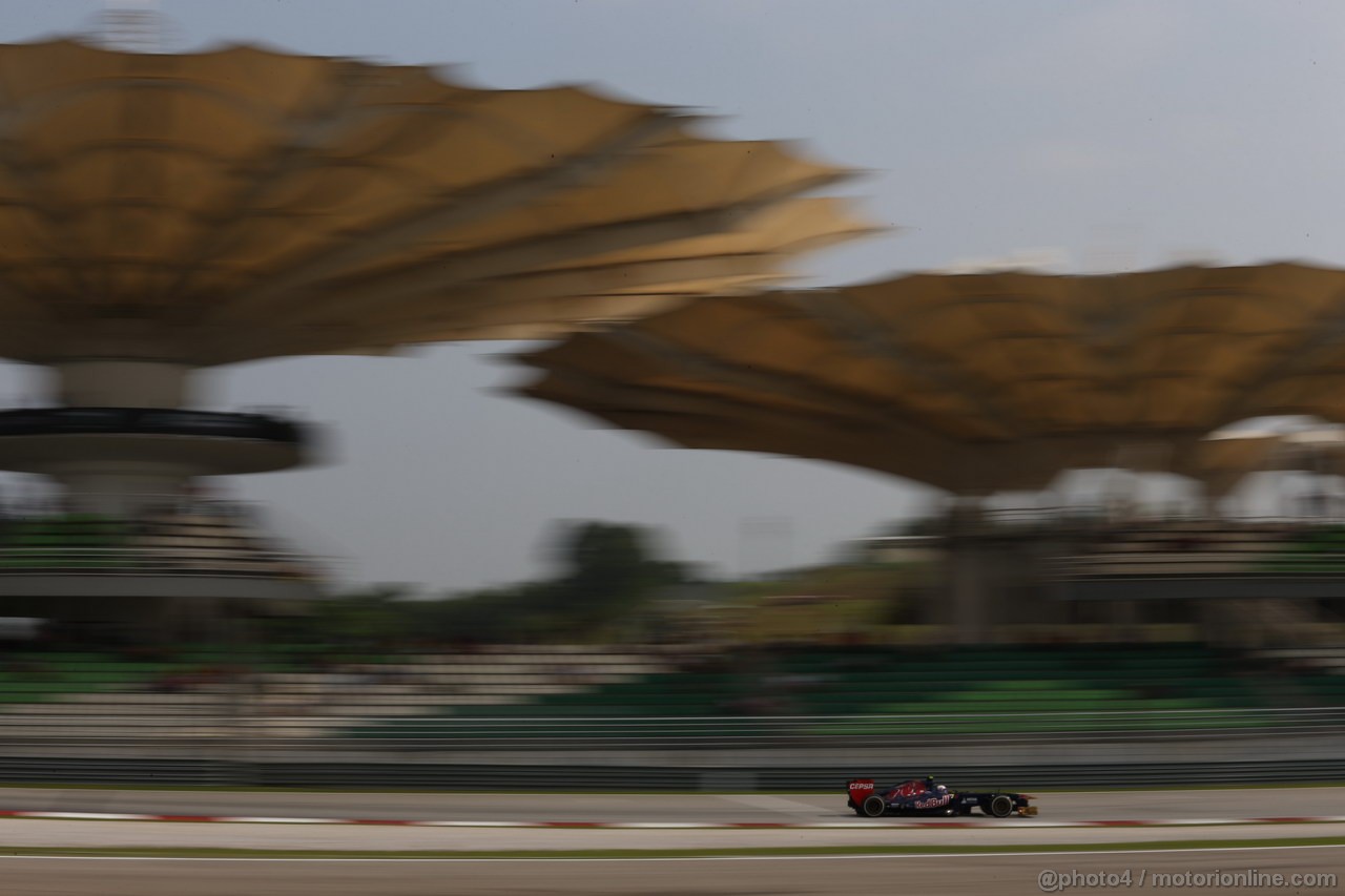 GP MALESIA, 23.03.2013- Qualifiche, Daniel Ricciardo (AUS) Scuderia Toro Rosso STR8 