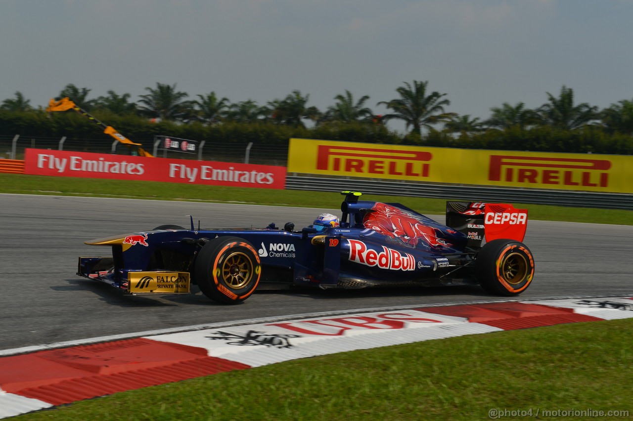 GP MALESIA, 23.03.2013- Qualifiche, Daniel Ricciardo (AUS) Scuderia Toro Rosso STR8 