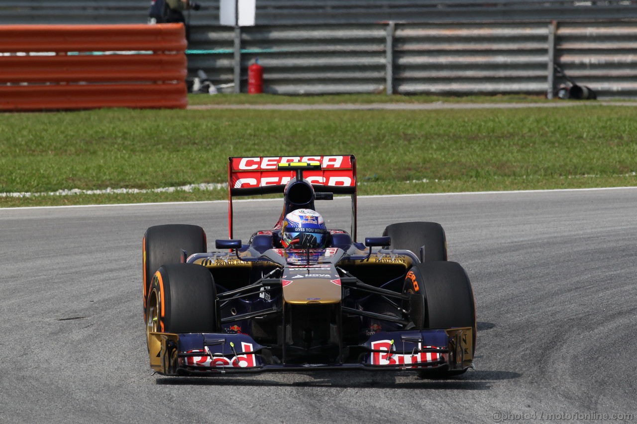 GP MALESIA, 22.03.2013- Prove Libere 1, Daniel Ricciardo (AUS) Scuderia Toro Rosso STR8