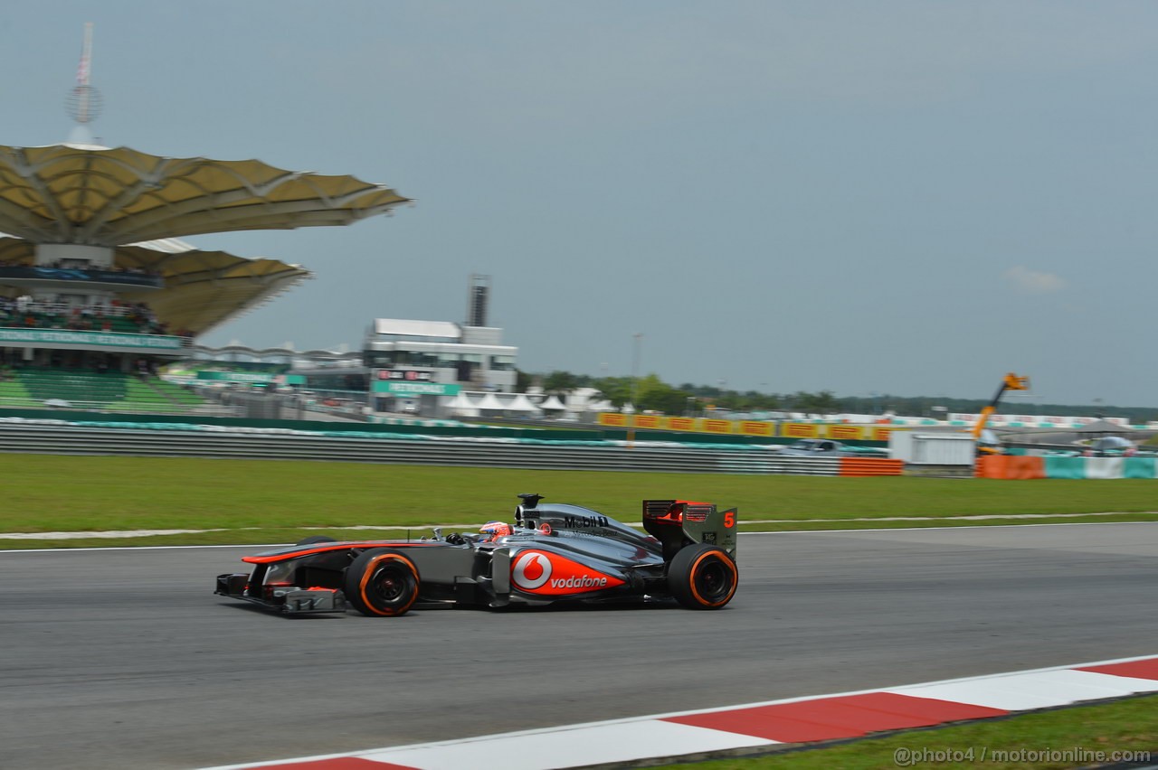 GP MALESIA, 22.03.2013- Prove Libere 1, Jenson Button (GBR) McLaren Mercedes MP4-28