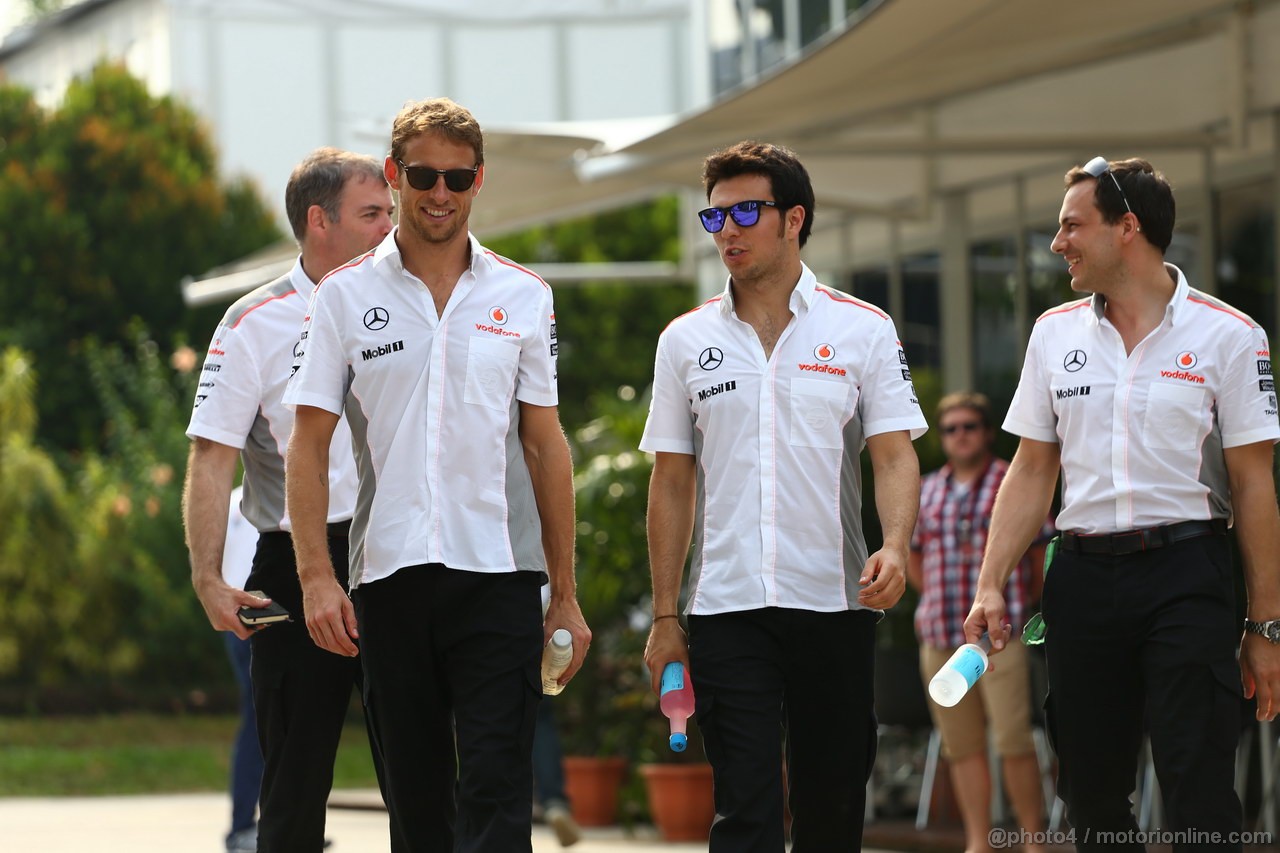 GP MALESIA, 22.03.2013 - Prove Libere 2, Jenson Button (GBR) McLaren Mercedes MP4-28 e Sergio Perez (MEX) McLaren MP4-28