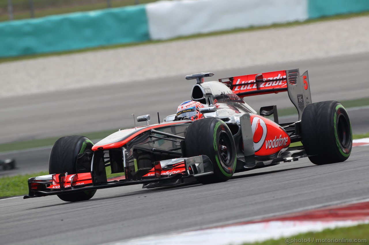 GP MALESIA, 22.03.2013 - Prove Libere 2, Jenson Button (GBR) McLaren Mercedes MP4-28