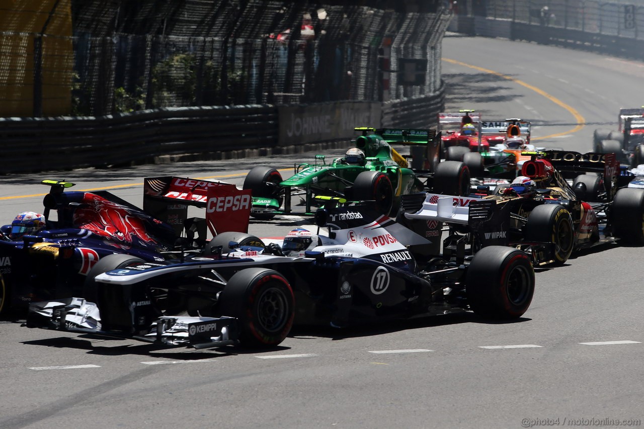 GP MONACO, 26.05.2013- Gara, Valtteri Bottas (FIN), Williams F1 Team FW35 e Daniel Ricciardo (AUS) Scuderia Toro Rosso STR8 