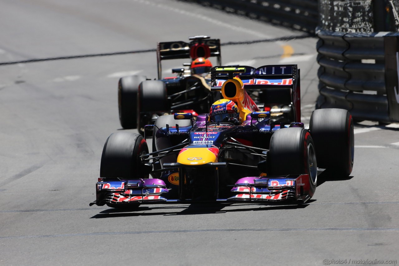 GP MONACO, 26.05.2013- Gara, Mark Webber (AUS) Red Bull Racing RB9 davanti a Kimi Raikkonen (FIN) Lotus F1 Team E21 