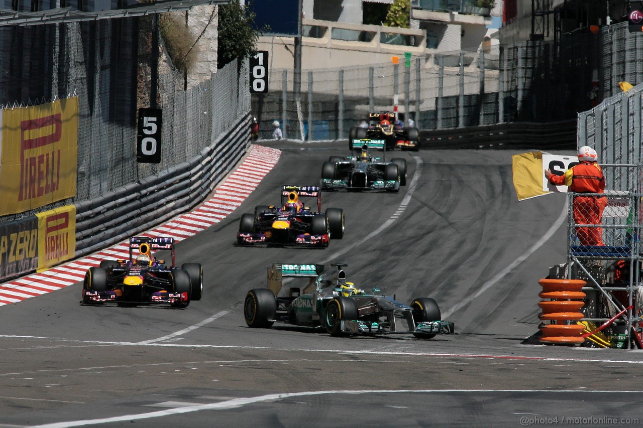 GP MONACO, 26.05.2013- Gara, Nico Rosberg (GER) Mercedes AMG F1 W04 davanti a Sebastian Vettel (GER) Red Bull Racing RB9 