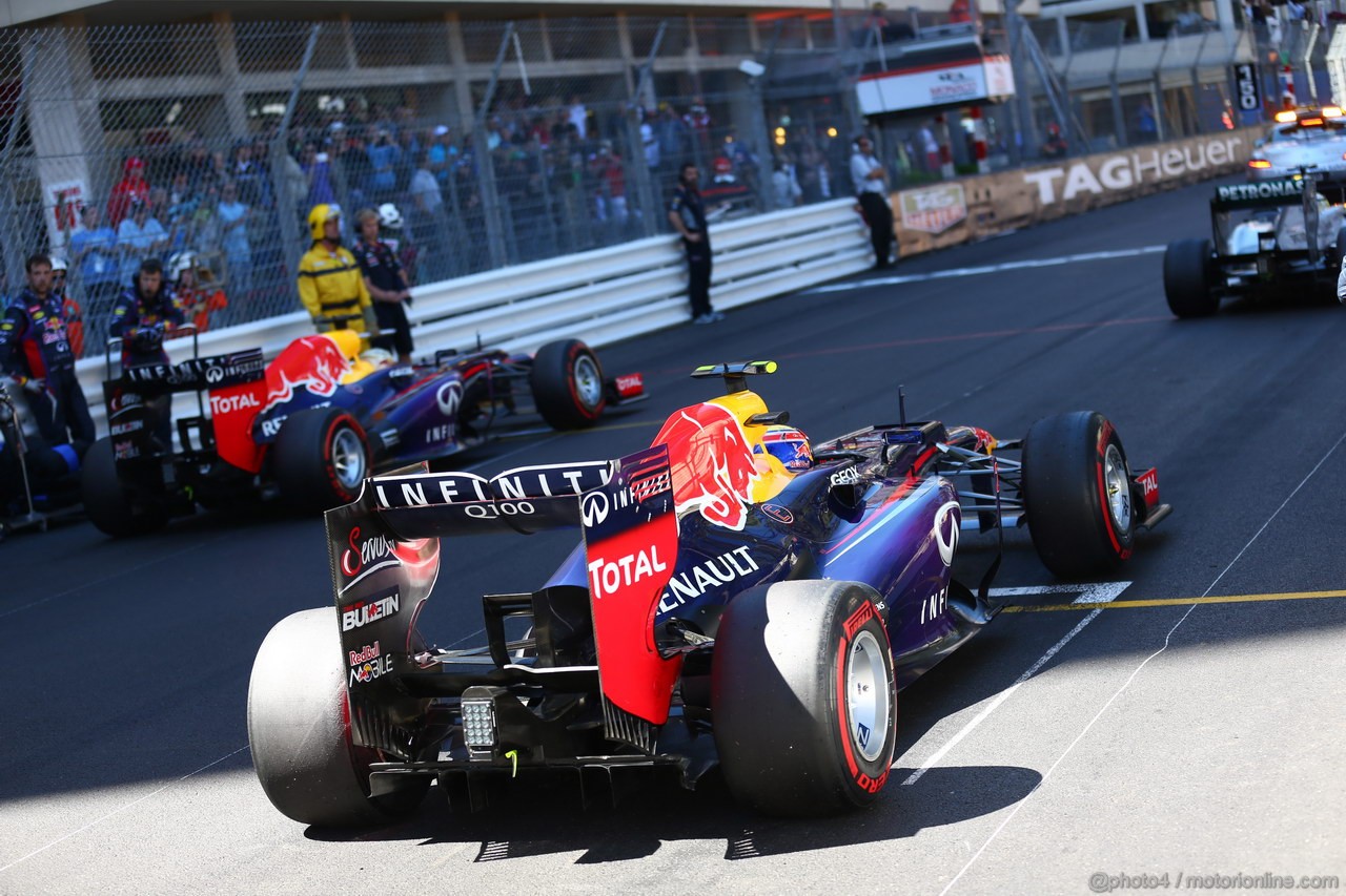GP MONACO, 26.05.2013- Gara, Repartenza, Mark Webber (AUS) Red Bull Racing RB9 e Sebastian Vettel (GER) Red Bull Racing RB9 