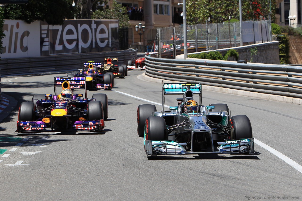 GP MONACO, 26.05.2013- Gara, Sebastian Vettel (GER) Red Bull Racing RB9 e Lewis Hamilton (GBR) Mercedes AMG F1 W04 