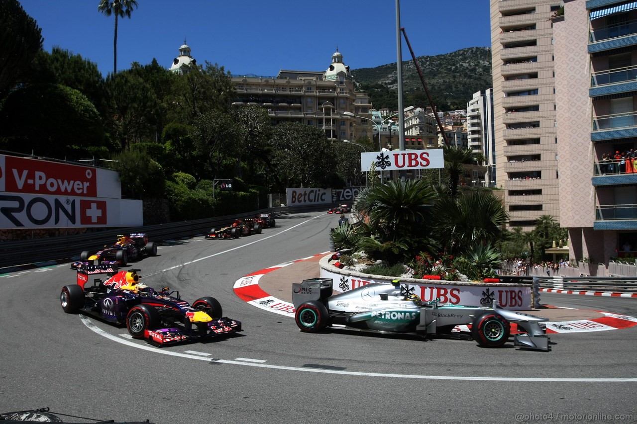 GP MONACO, Sebastian Vettel (GER) Red Bull Racing RB9 e Nico Rosberg (GER) Mercedes AMG F1 W04 26.05.2013- Gara, 