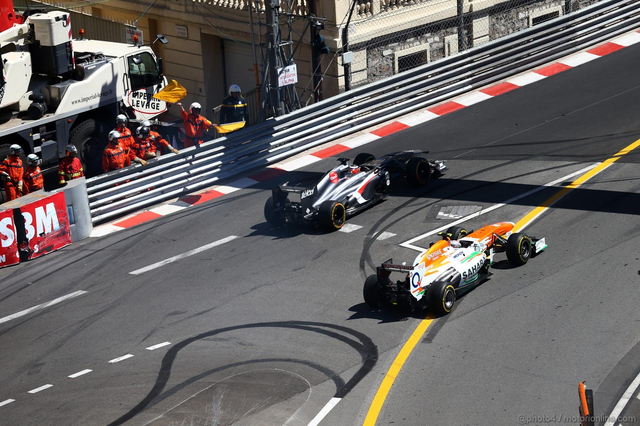 GP MONACO, 23.05.2013- Prove Libere 1, Nico Hulkenberg (GER) Sauber F1 Team C32 e Adrian Sutil (GER), Sahara Force India F1 Team VJM06 