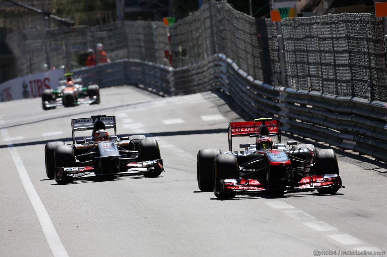 GP MONACO, 23.05.2013- Prove Libere 2, Sergio Perez (MEX) McLaren MP4-28 e Nico Hulkenberg (GER) Sauber F1 Team C32 