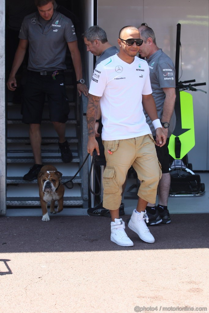 GP MONACO, 22.05.2013- Lewis Hamilton (GBR) Mercedes AMG F1 W04 e his dog, Roscoe