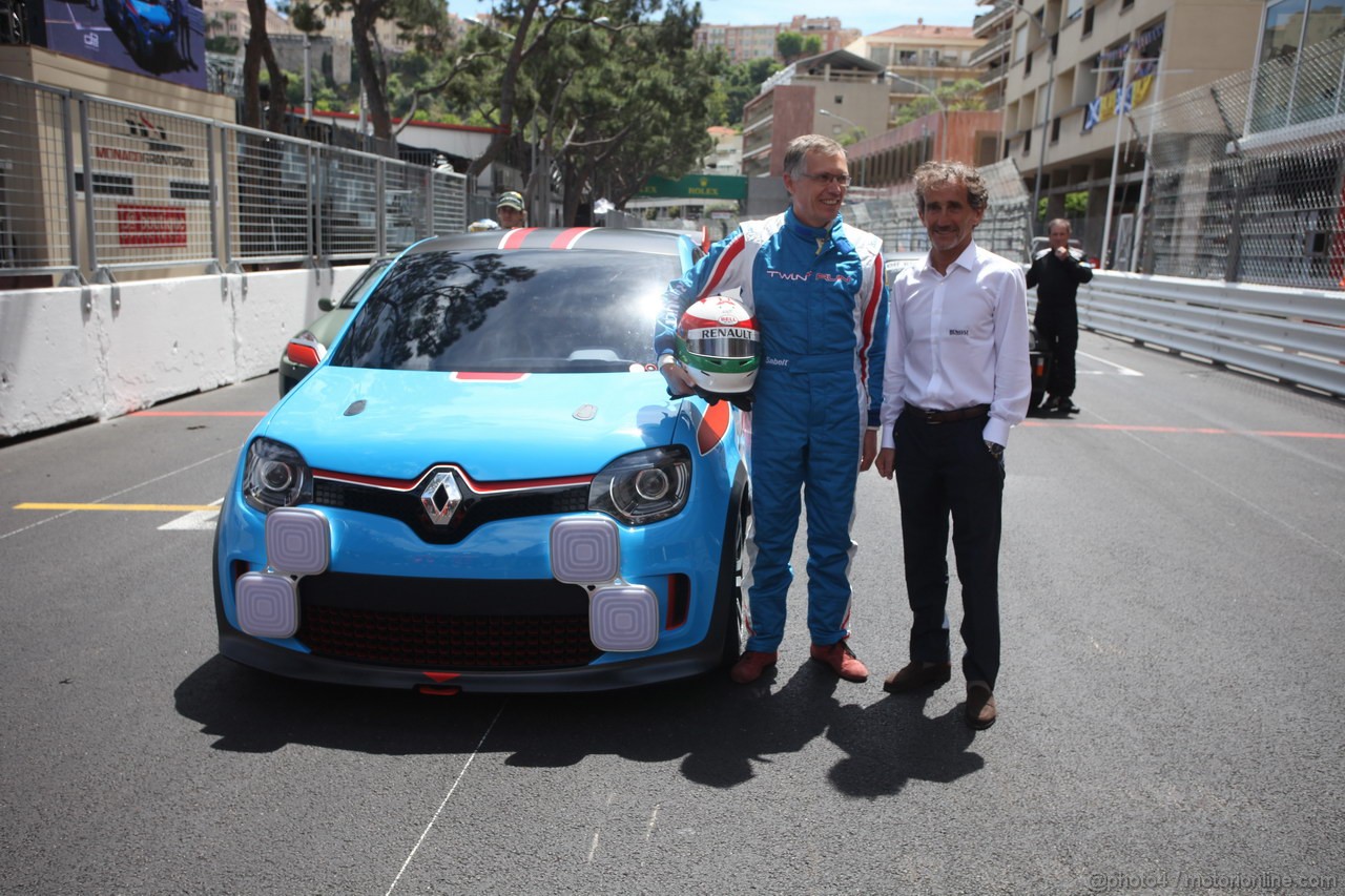 GP MONACO, 24.05.2013- (L-D) Carlos Tavares, Renault chief operating officer e Alain Prost (FRA), Renault ambassador with Renault concept
