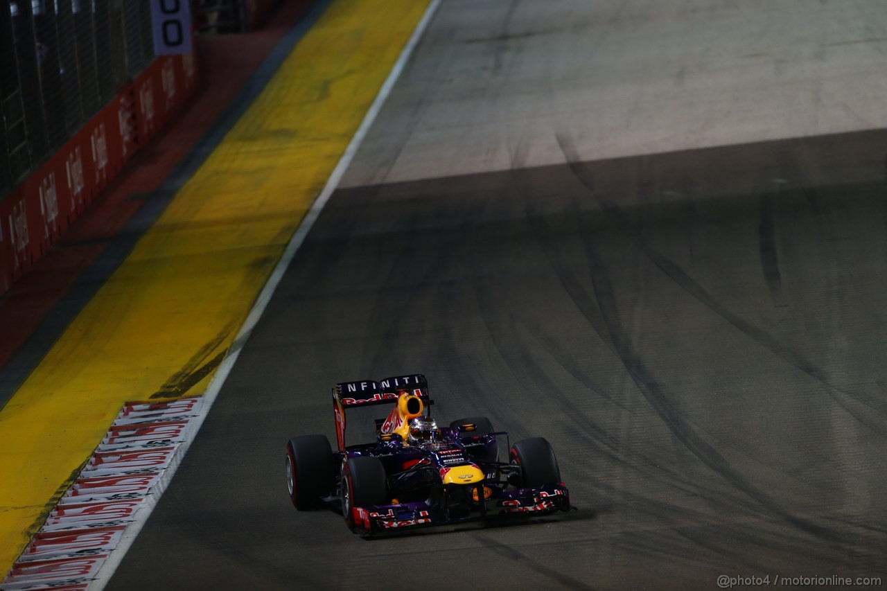 GP SINGAPORE, 22.09.2013- Gara: Sebastian Vettel (GER) Red Bull Racing RB9 