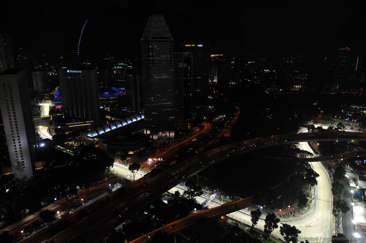 GP SINGAPORE, 22.09.2013- Gara: Sebastian Vettel (GER) Red Bull Racing RB9 