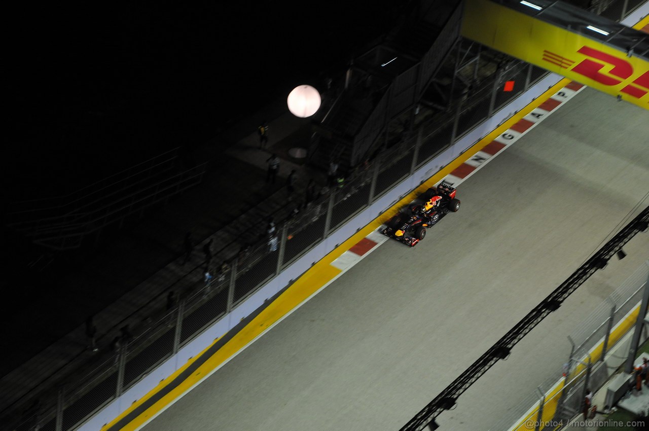 GP SINGAPORE, 22.09.2013- Gara: Sebastian Vettel (GER) Red Bull Racing RB9 