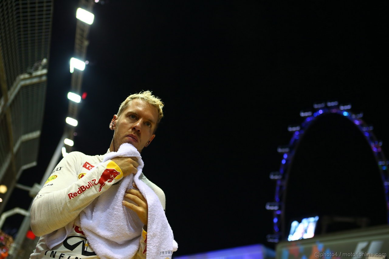 GP SINGAPORE, 22.09.2013- Gara: Sebastian Vettel (GER) Red Bull Racing RB9 