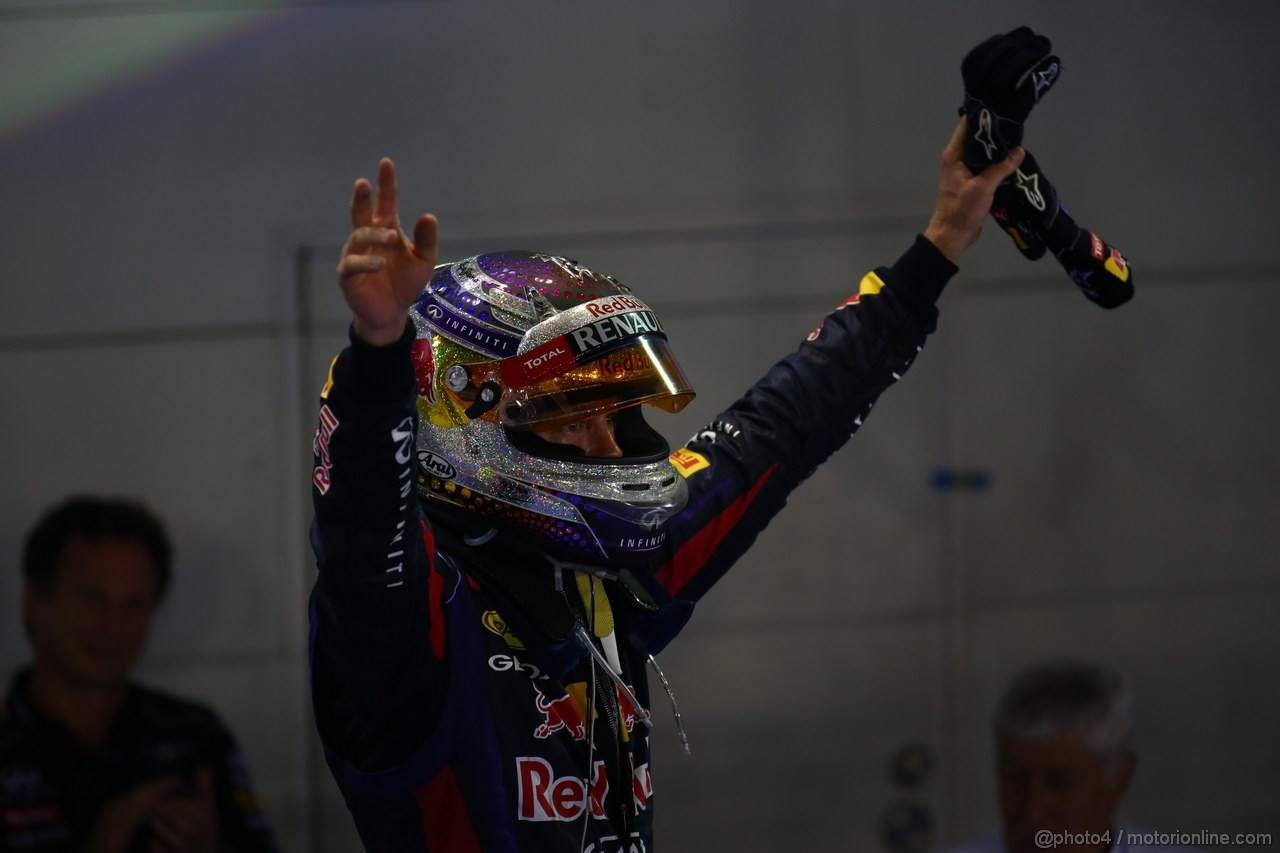 GP SINGAPORE, 22.09.2013- Podium: Sebastian Vettel (GER) Red Bull Racing RB9 (vincitore)