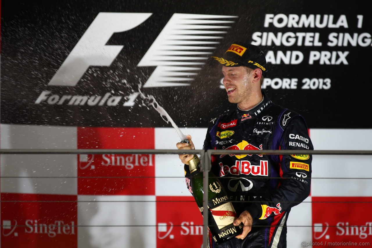 GP SINGAPORE, 22.09.2013- Podium: Sebastian Vettel (GER) Red Bull Racing RB9 (vincitore)
