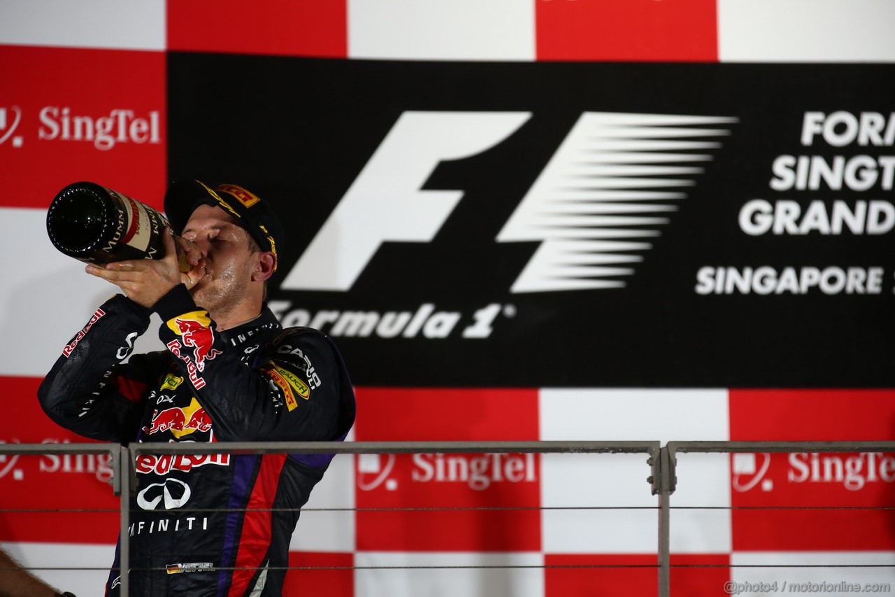 GP SINGAPORE, 22.09.2013- Podium: Sebastian Vettel (GER) Red Bull Racing RB9 (vincitore)
