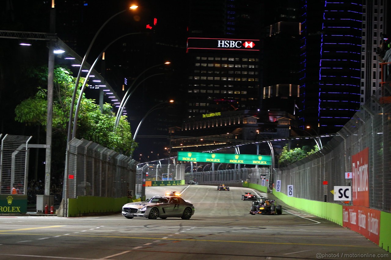 GP SINGAPORE, 22.09.2013- Gara, The safety car davanti a the group