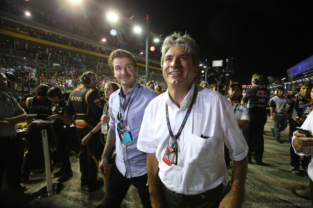 GP SINGAPORE, 22.09.2013- Pasquale Lattuneddu (ITA), FOM with David Beckham (GBR) Football player