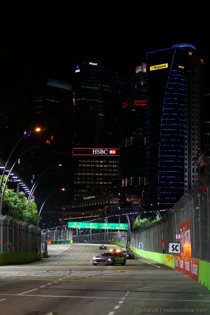 GP SINGAPORE, 22.09.2013- Gara, The safety car davanti a the group