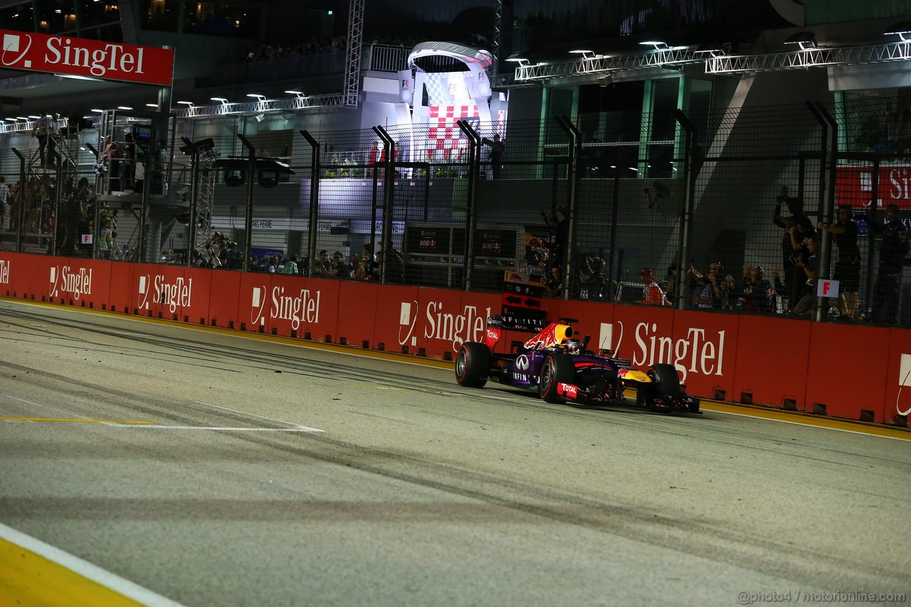 GP SINGAPORE, 22.09.2013- Gara,  Sebastian Vettel (GER) Red Bull Racing RB9