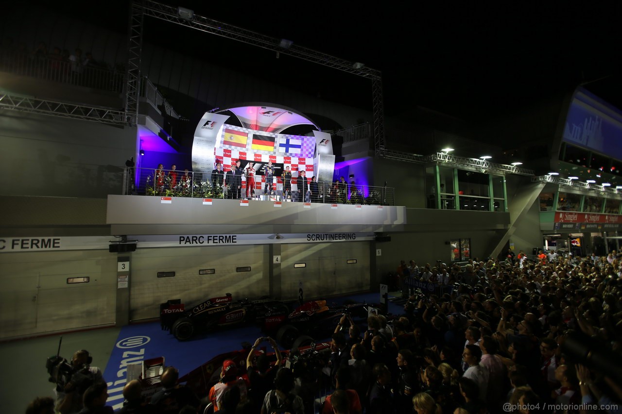 GP SINGAPORE, 22.09.2013- Podium, winner Sebastian Vettel (GER) Red Bull Racing RB9, 2nd Fernando Alonso (ESP) Ferrari F138, 3rd Kimi Raikkonen (FIN) Lotus F1 Team E21