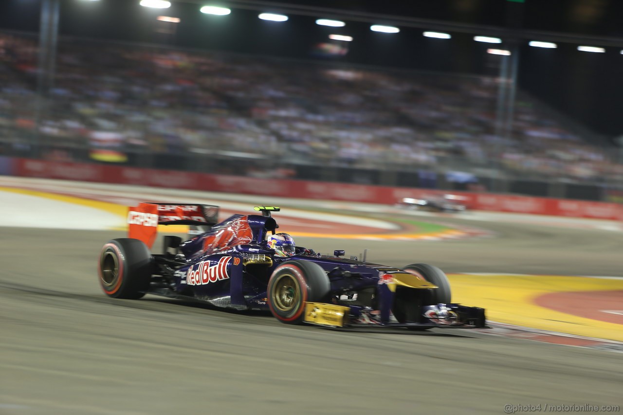 GP SINGAPORE, 22.09.2013- Gara,  Daniel Ricciardo (AUS) Scuderia Toro Rosso STR8