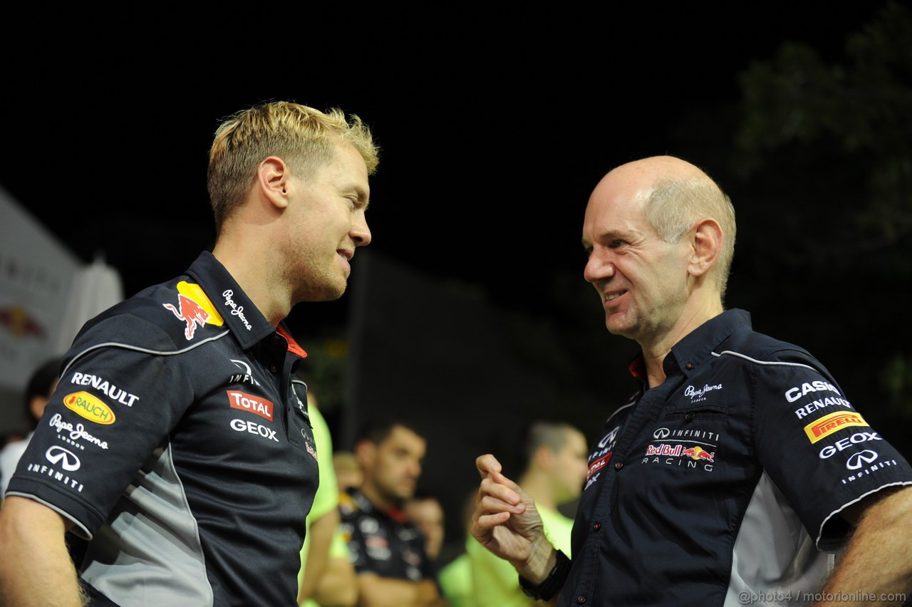 GP SINGAPORE, 22.09.2013- Sebastian Vettel (GER) Red Bull Racing RB9 celebrates the win of the race