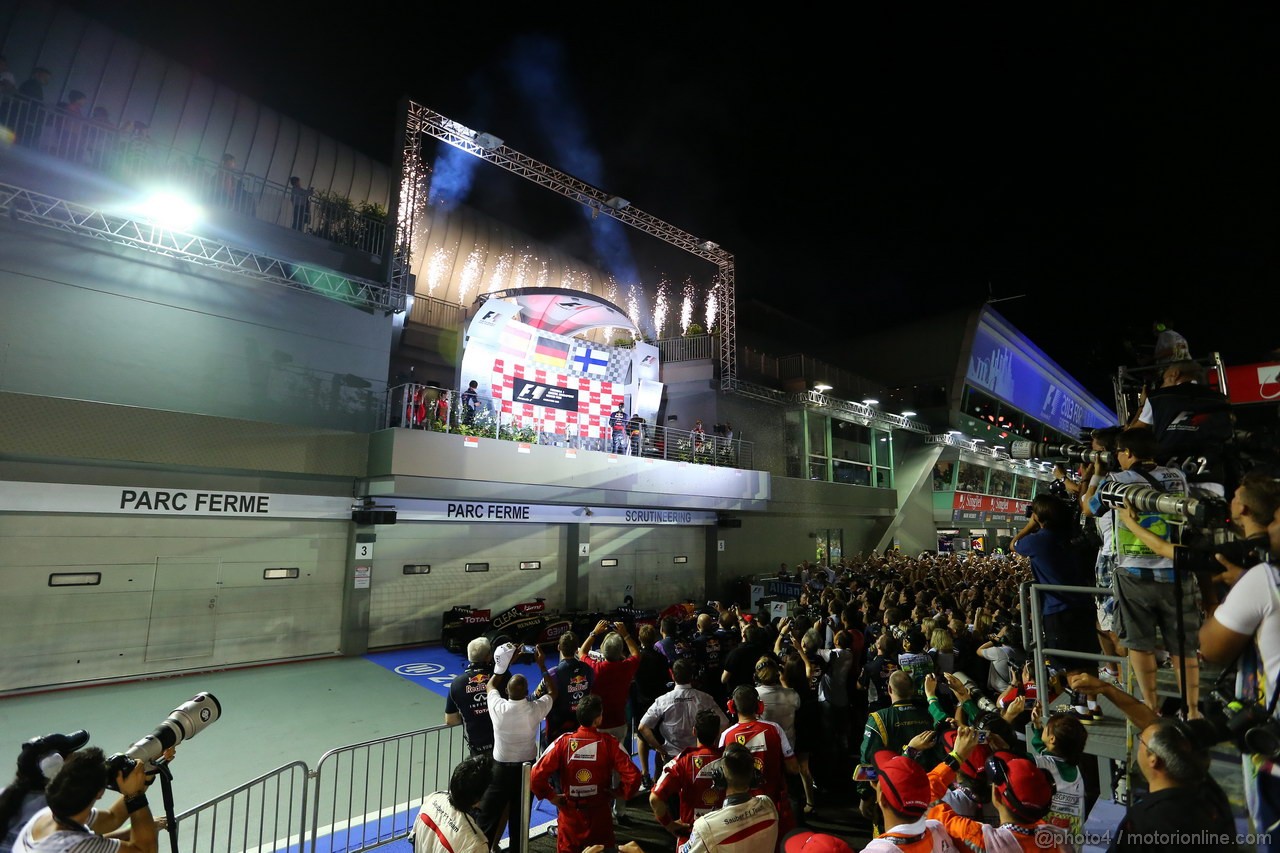 GP SINGAPORE, 22.09.2013- Podium, winner Sebastian Vettel (GER) Red Bull Racing RB9, 2nd Fernando Alonso (ESP) Ferrari F138, 3rd Kimi Raikkonen (FIN) Lotus F1 Team E21