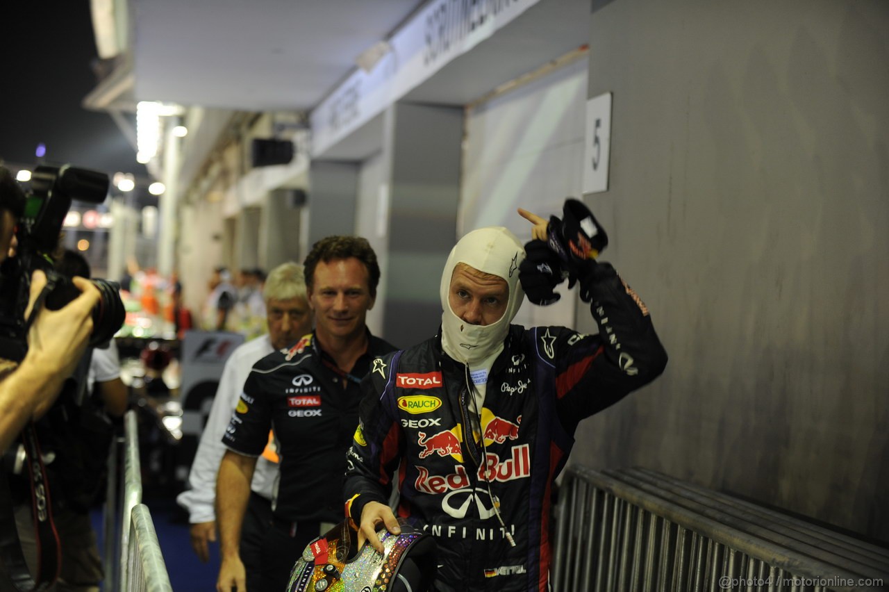 GP SINGAPORE, 22.09.2013- Sebastian Vettel (GER) Red Bull Racing RB9 celebrates the win of the race