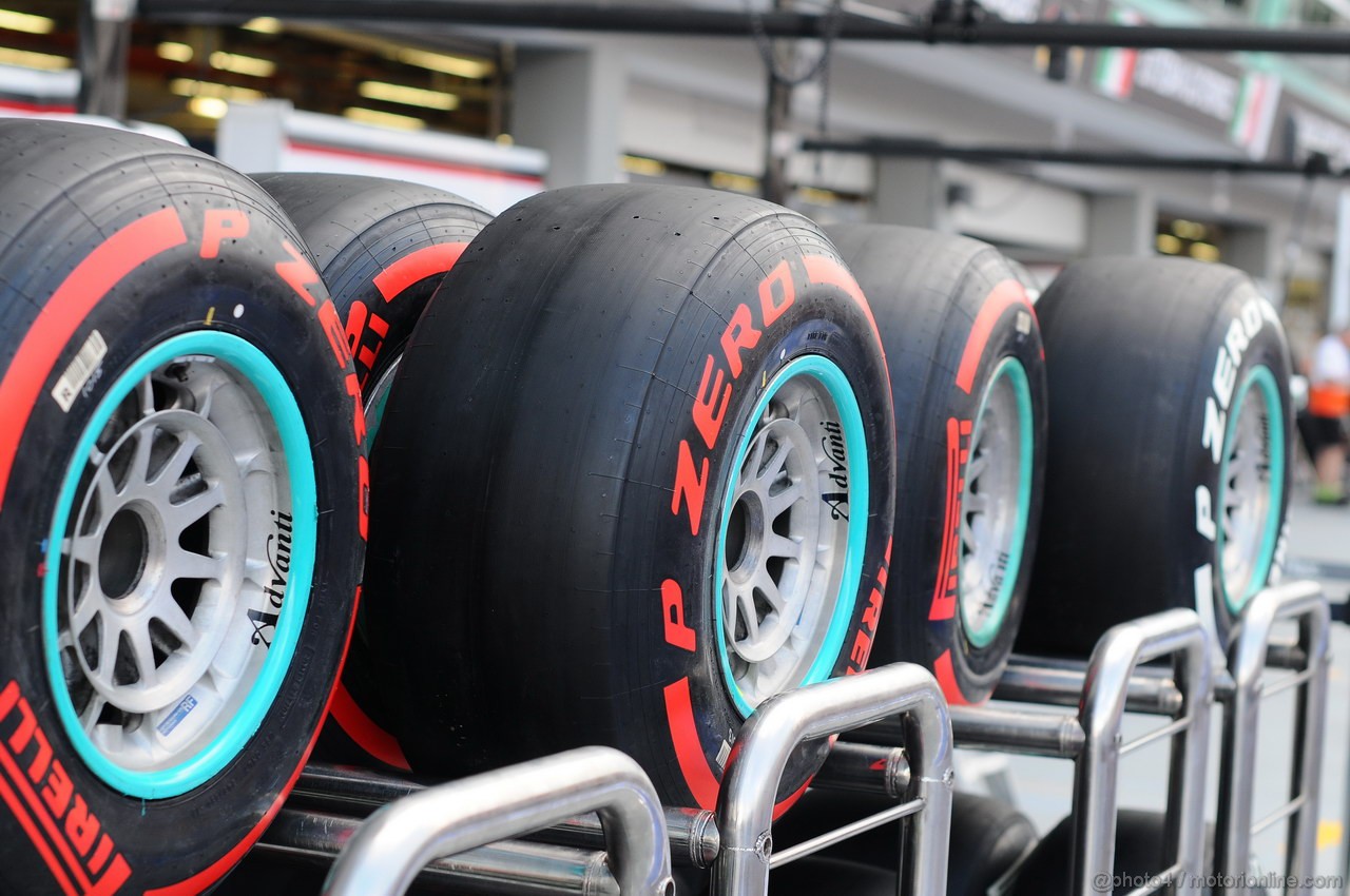 GP SINGAPORE, 19.09.2013- Pirelli tyres