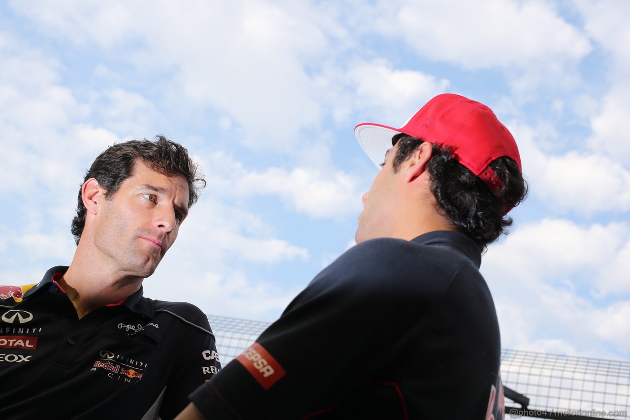 GP SINGAPORE, 19.09.2013- Mark Webber (AUS) Red Bull Racing RB9 e Daniel Ricciardo (AUS) Scuderia Toro Rosso STR8