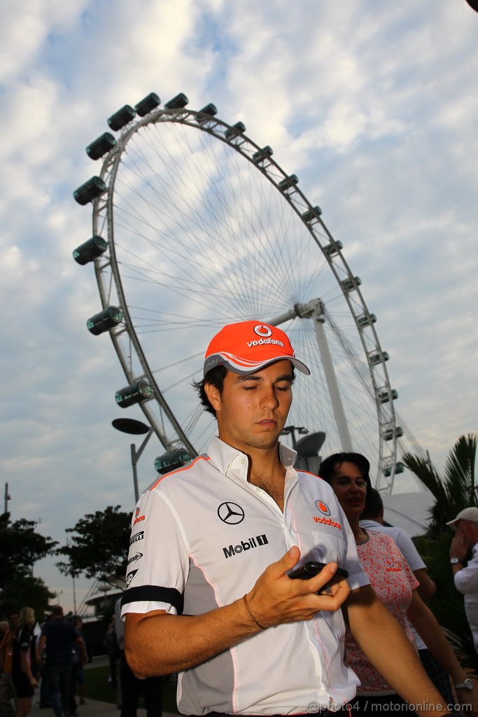 GP SINGAPORE, 19.09.2013- Sergio Perez (MEX) McLaren MP4-28