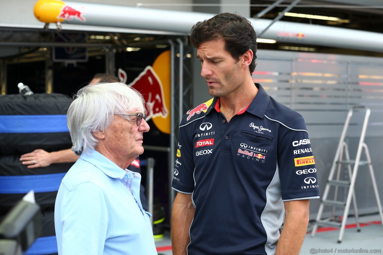 GP SINGAPORE, 19.09.2013- Mark Webber (AUS) Red Bull Racing RB9 with Bernie Ecclestone (GBR), President e CEO of Formula One Management