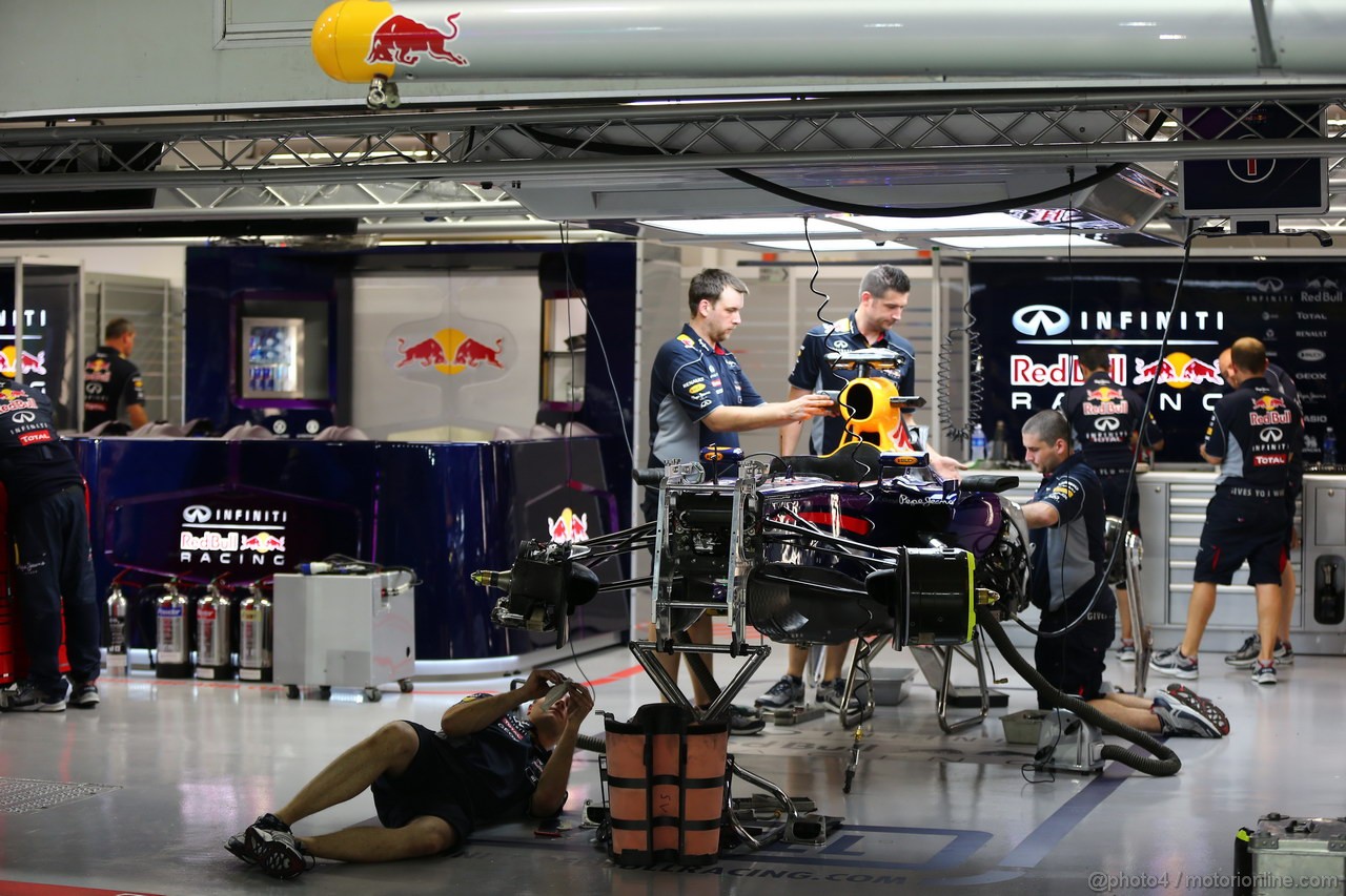 GP SINGAPORE, 19.09.2013- Redbull F1 Garage