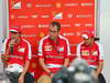 GP SINGAPORE, 19.09.2013- L to R Fernando Alonso (ESP) Ferrari F138 Stefano Domenicali (ITA) Team Principal, Ferrari e Fernando Alonso (ESP) Ferrari F138