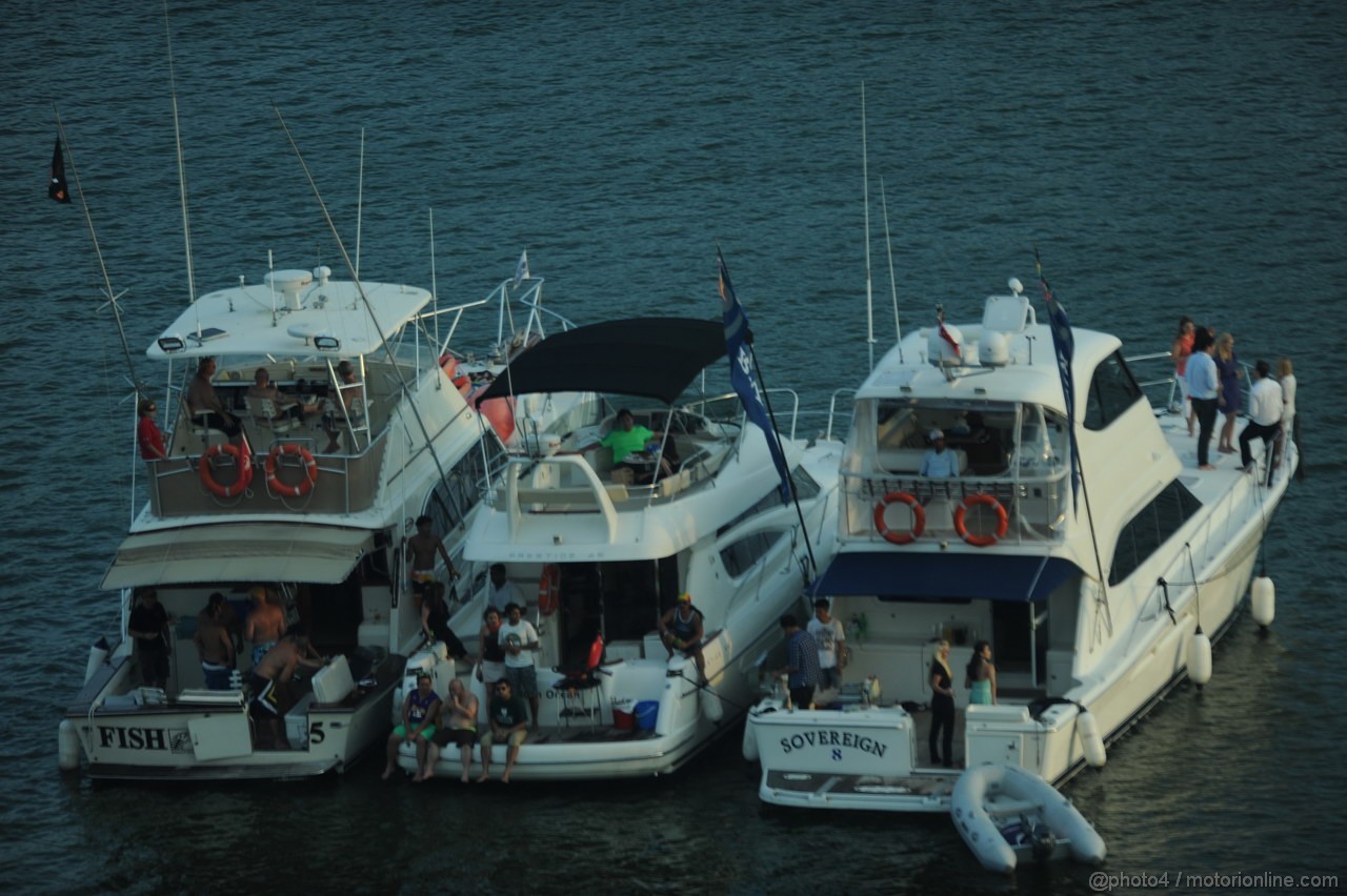 GP SINGAPORE, 21.09.2013- Boat in Singapore Marina Bay