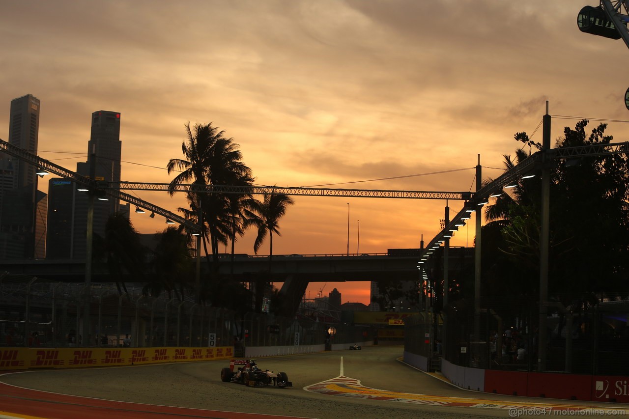 GP SINGAPORE, 21.09.2013- Free practice 3, Daniel Ricciardo (AUS) Scuderia Toro Rosso STR8