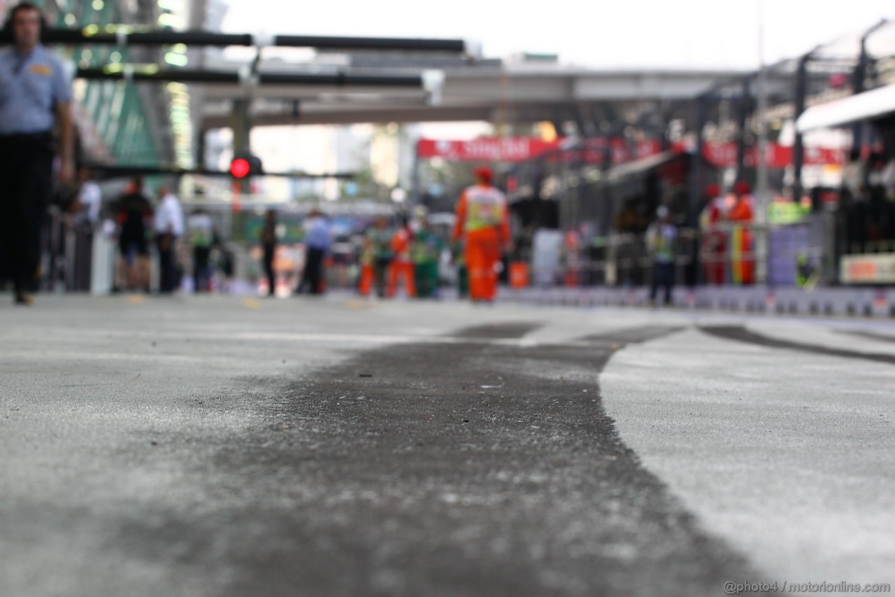 GP SINGAPORE, 21.09.2013- Pitlane