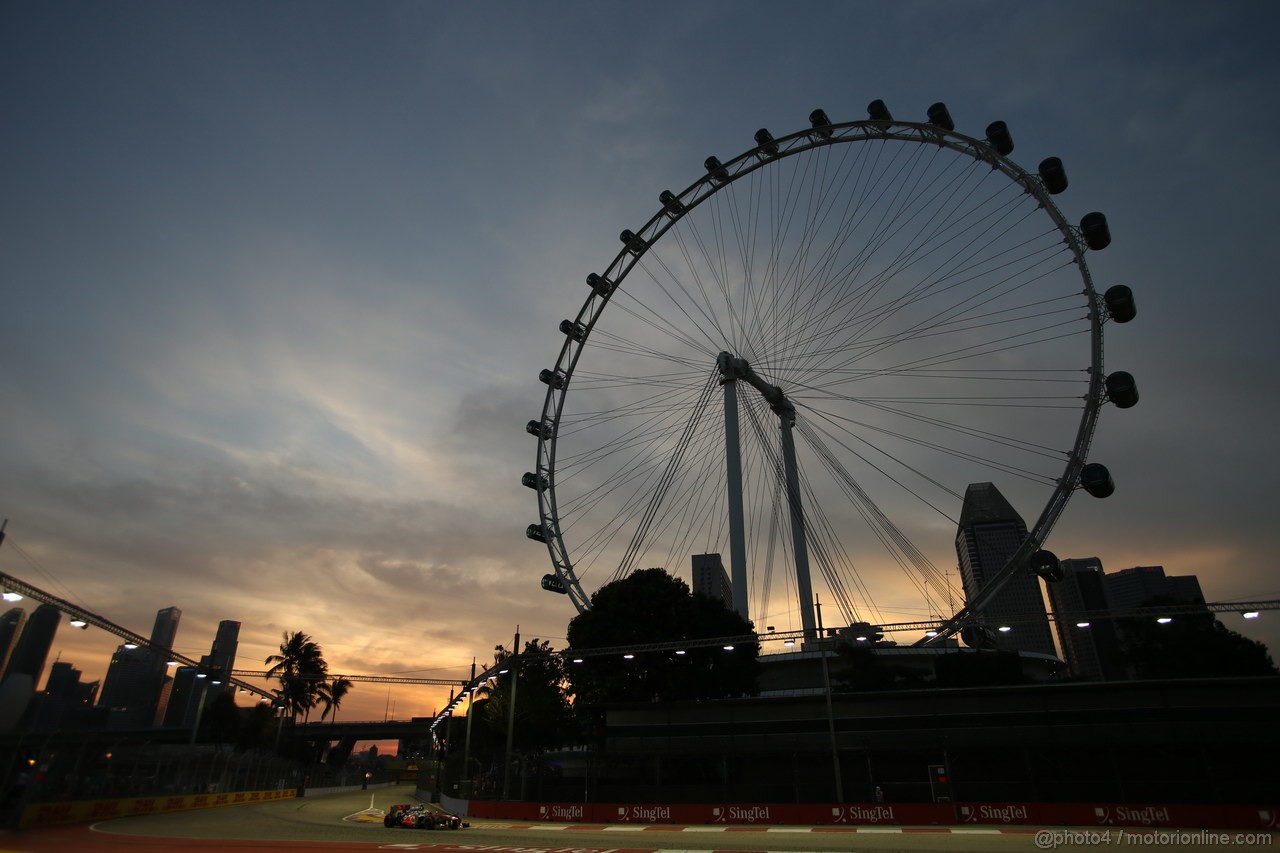 GP SINGAPORE, 21.09.2013- Free practice 3, Sergio Perez (MEX) McLaren MP4-28